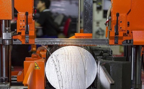 大安立式金属带锯床切削出现跑带故障解决方法！